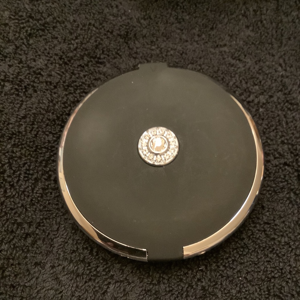 Lighted compact 10X/1X with Swarovski crystals.